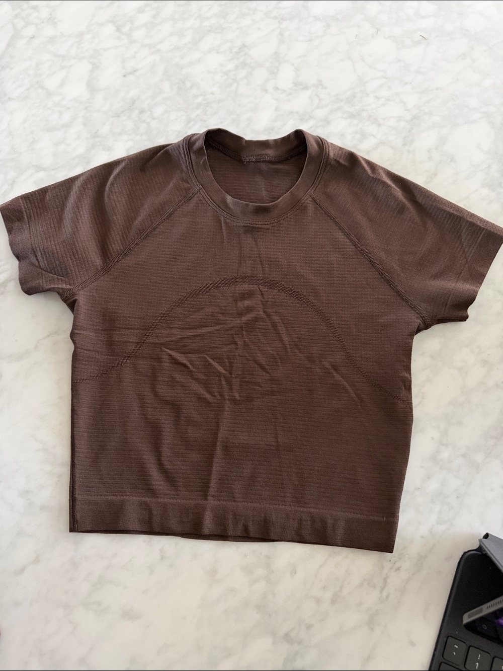 LULULEMON Swiftly Tech Cropped Short-Sleeved Shirt 2.0 in Espresso